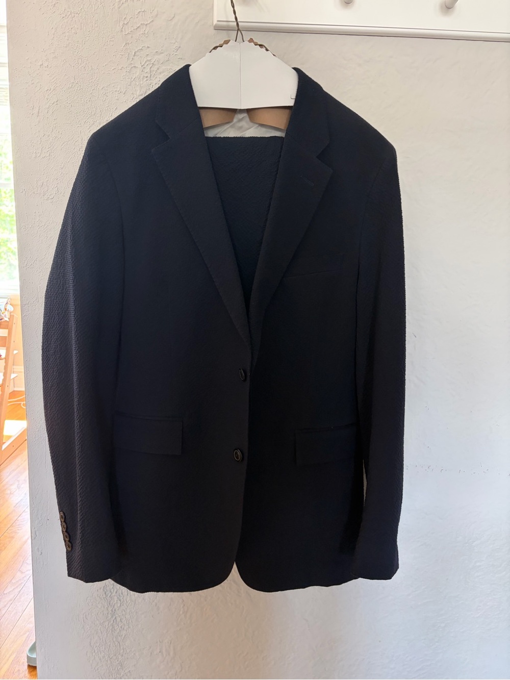 Men's Navy Lightweight Full Suit (blazer 42R and pants 34x32)